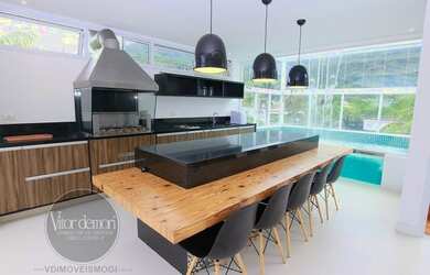 Imagem: A casa em condomínio possui 4 Dormitórios, 5 Banheiros, 4