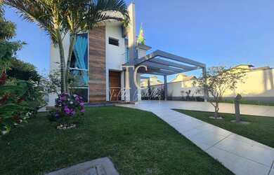 Imagem: A casa possui 3 Dormitórios, 3 Banheiros, 2 Vagas na garagem