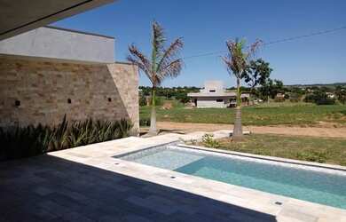 Imagem: A casa em condomínio possui 3 Dormitórios, 3 Banheiros, 2