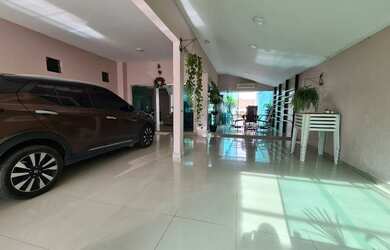 Imagem: A casa possui 3 Dormitórios, 2 Banheiros, 2 Vagas na garagem