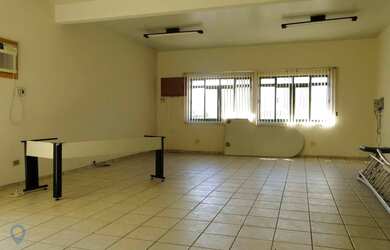 Imagem: O depósito possui 1 Vaga na garagem, 60m² de Área e está