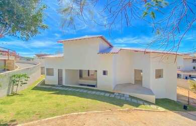 Imagem: A casa em condomínio possui 4 Dormitórios, 5 Banheiros, 663m²