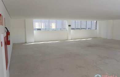 Imagem: O depósito possui 668m² de Área e está localizado em Lourdes