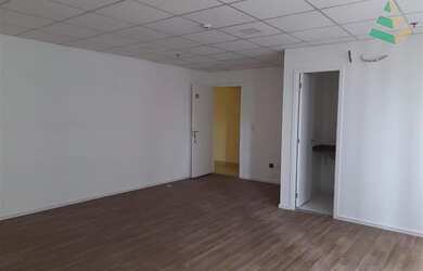 Imagem: O depósito possui 1 Vaga na garagem, 37m² de Área e está