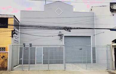 Imagem: O depósito possui 2 Vagas na garagem, 700m² de Área e está