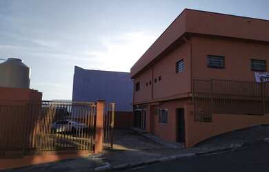 Imagem: O depósito possui 4 Vagas na garagem, 80m² de Área e está