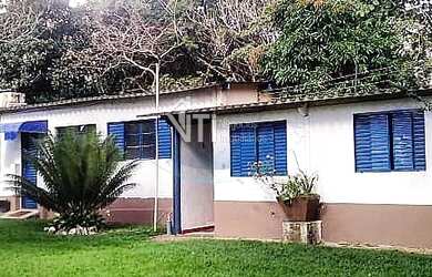 Imagem: A casa possui 5 Dormitórios, 1 Banheiro, 1 Vaga na garagem