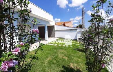 Imagem: A casa possui 3 Dormitórios, 2 Banheiros, 4 Vagas na garagem