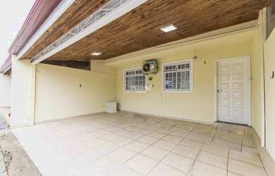 Imagem: A casa em condomínio possui 3 Dormitórios, 3 Banheiros, 4