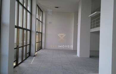 Imagem: O depósito possui 5 Vagas na garagem, 264m² de Área e está