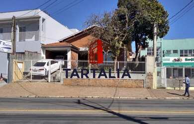 Imagem: A casa possui 2 Dormitórios, 1 Banheiro, 2 Vagas na garagem