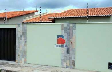 Imagem: A casa possui 2 Dormitórios, 2 Banheiros, 2 Vagas na garagem