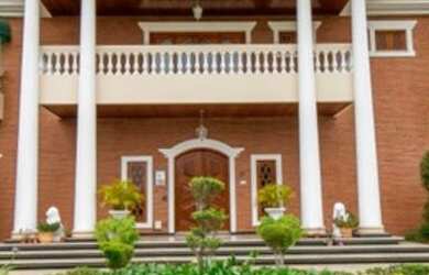 Imagem: A casa em condomínio possui 5 Dormitórios, 5 Banheiros, 5