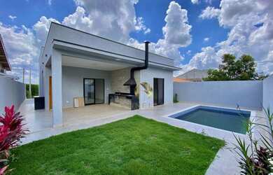 Imagem: A casa em condomínio possui 3 Dormitórios, 2 Banheiros, 2