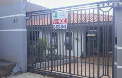 Imagem: A casa possui 3 Dormitórios, 3 Banheiros, 2 Vagas na garagem