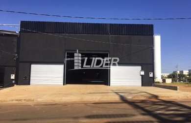 Imagem: O depósito possui 5 Vagas na garagem, 900m² de Área e está