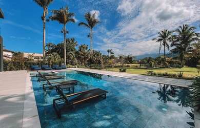 Imagem: A casa em condomínio possui 5 Dormitórios, 5 Banheiros, 5