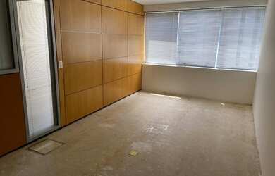 Imagem: O depósito possui 4 Vagas na garagem e 132m² de Área e está