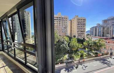 Imagem: O apartamento possui 3 Dormitórios, 3 Banheiros, 2 Vagas na