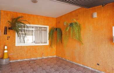 Imagem: A casa possui 2 Dormitórios, 2 Banheiros, 2 Vagas na garagem