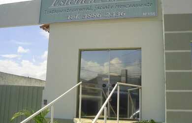 Imagem: O depósito possui 2 Vagas na garagem, 200m² de Área e está