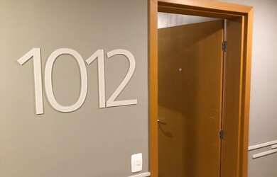 Imagem: O apartamento possui 1 Dormitório, 1 Banheiro, 1 Vaga na garagem