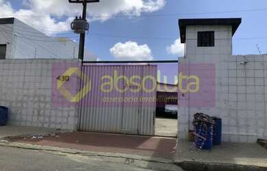 Imagem: O depósito possui 5 Vagas na garagem, 830m² de Área e está