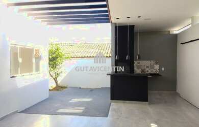 Imagem: A casa possui 3 Dormitórios, 3 Banheiros, 3 Vagas na garagem