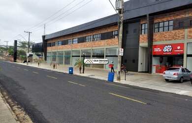 Imagem: O depósito possui 3 Vagas na garagem, 72m² de Área e está