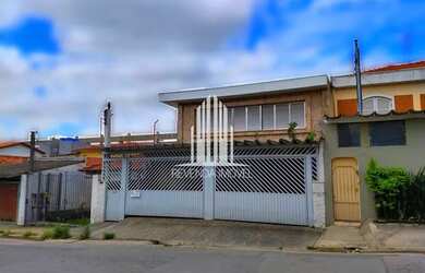 Imagem: A casa possui 3 Dormitórios, 3 Banheiros, 3 Vagas na garagem