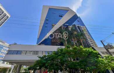 Imagem: O depósito possui 2 Vagas na garagem, 183m² de Área e está