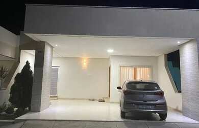 Imagem: A casa em condomínio possui 3 Dormitórios, 1 Banheiro, 2 Vagas