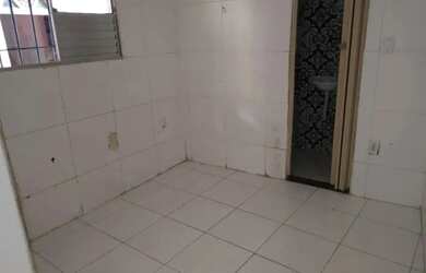 Imagem: A casa possui 1 Dormitório, 1 Banheiro e está localizado