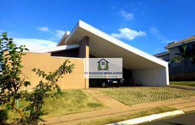 Imagem: A casa em condomínio possui 3 Dormitórios, 3 Banheiros, 4