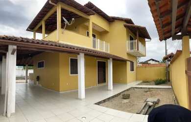 Imagem: A casa possui 3 Dormitórios, 3 Banheiros, 4 Vagas na garagem