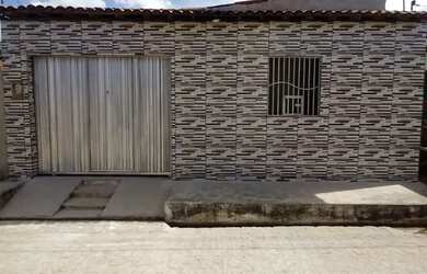 Imagem: A casa possui 2 Dormitórios, 2 Banheiros, 1 Vaga na garagem