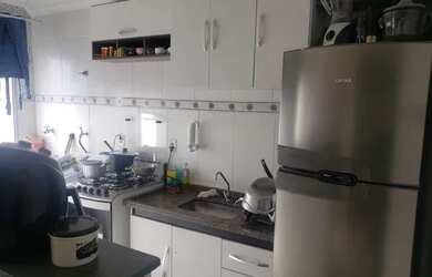 Imagem: O apartamento possui 2 Dormitórios, 1 Banheiro, 1 Vaga na garagem