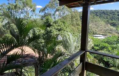 Imagem: A casa possui 4 Dormitórios, 4 Banheiros, 2 Vagas na garagem