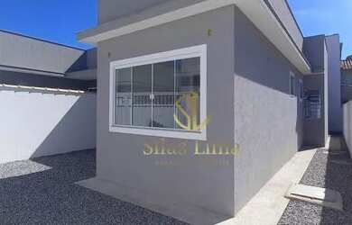 Imagem: A casa possui 3 Dormitórios, 2 Banheiros, 2 Vagas na garagem