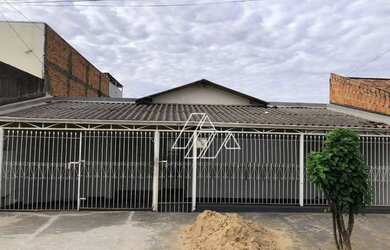 Imagem: A casa à venda possui 3 Dormitórios, 1 Banheiro, 1 Vaga na