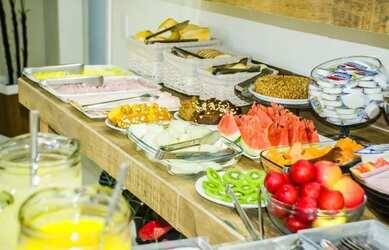 Imagem: A casa possui 3 Dormitórios, 2 Banheiros, 3 Vagas na garagem