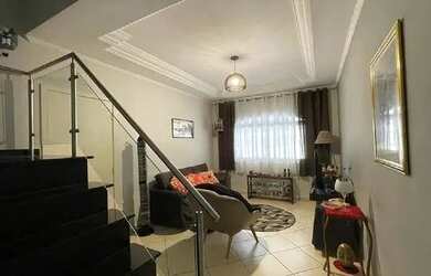 Imagem: A casa possui 3 Dormitórios, 3 Banheiros, 2 Vagas na garagem