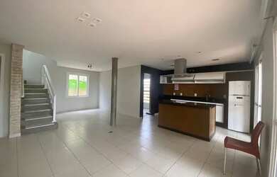 Imagem: A casa em condomínio possui 4 Dormitórios, 5 Banheiros, 4