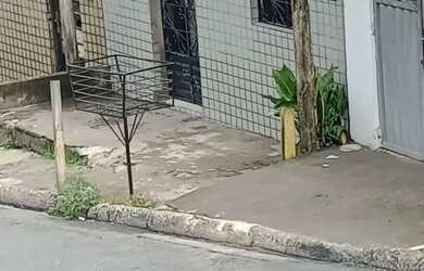 Imagem: A casa possui 3 Dormitórios, 1 Banheiro e está localizado