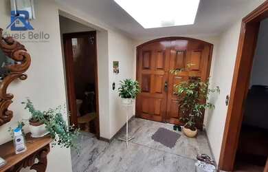 Imagem: A casa possui 5 Dormitórios, 3 Banheiros, 5 Vagas na garagem