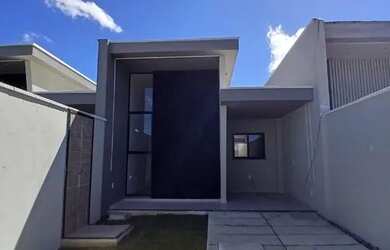 Imagem: A casa possui 3 Dormitórios, 3 Banheiros, 2 Vagas na garagem