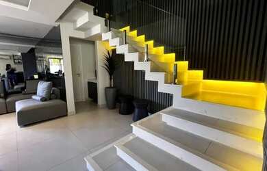 Imagem: A casa em condomínio possui 3 Dormitórios, 4 Banheiros, 3