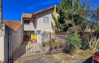 Imagem: A casa possui 3 Dormitórios, 3 Banheiros, 3 Vagas na garagem