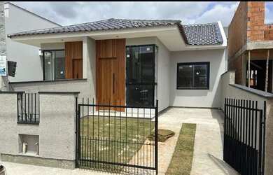 Imagem: A casa possui 2 Dormitórios, 1 Banheiro, 1 Vaga na garagem