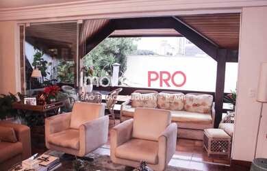 Imagem: A casa possui 3 Dormitórios, 5 Banheiros, 294m² de Área e